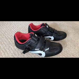 Peloton cycling shoes, size 40